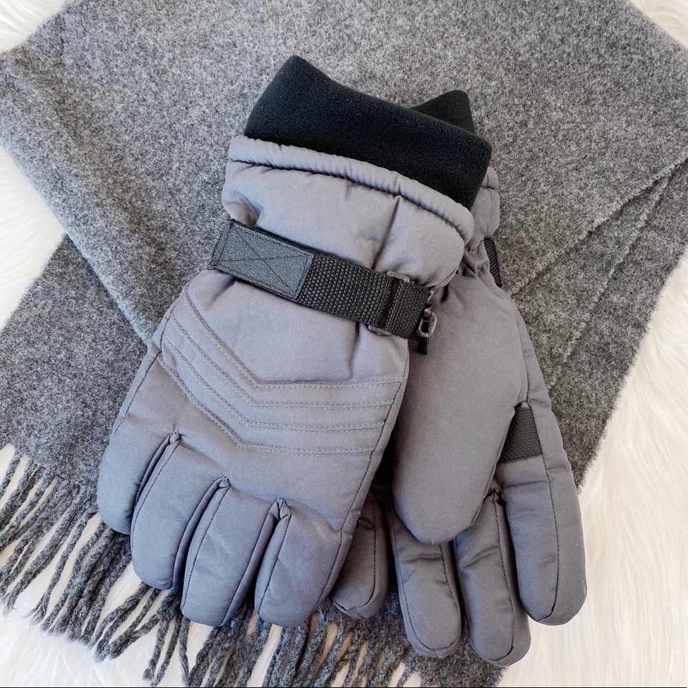 Joe Fresh Gray Winter Gloves and Scarf Bundle